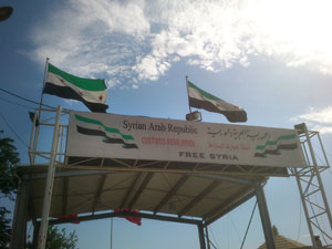 flaggor vid gransen Fria Syrien